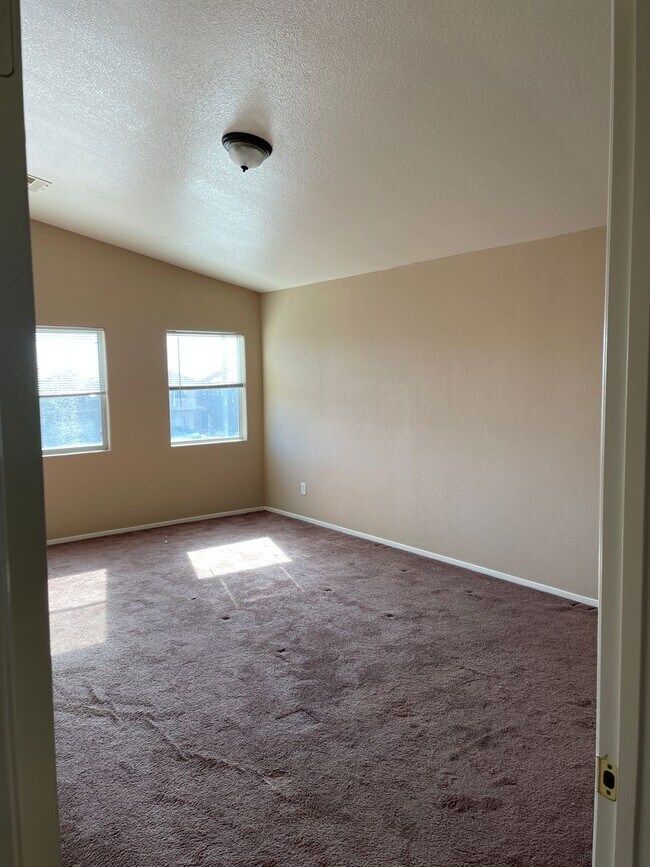 Building Photo - 3753 Hollycroft Dr