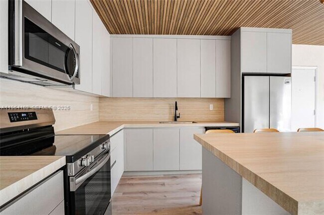 Building Photo - 1275 Marseille Dr