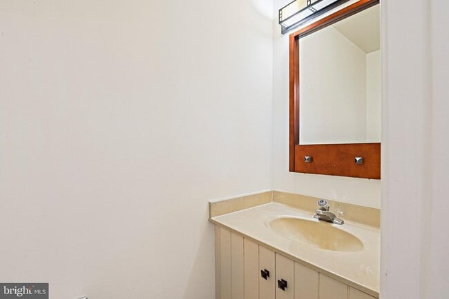 Building Photo - 2885 Kelly Square