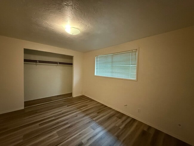 Building Photo - 2112-2