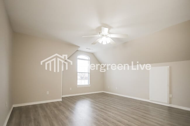 Building Photo - 1668 Niagara St