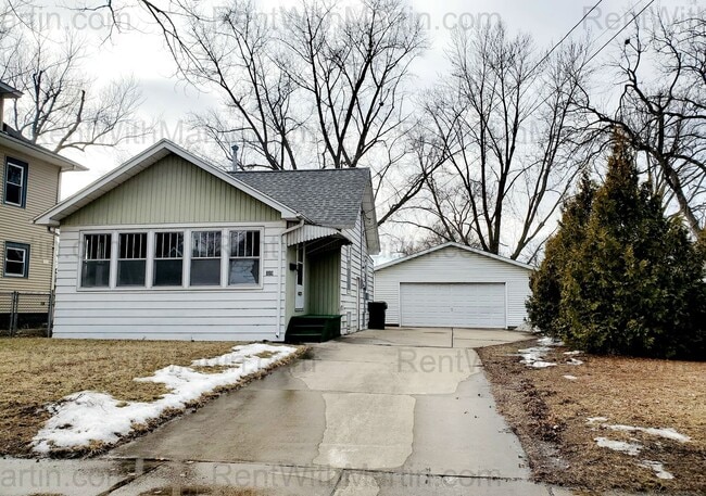 Building Photo - 229 Linden Ave