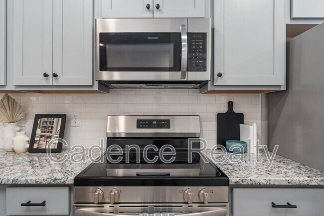 Building Photo - 1709 Perimeter Lp