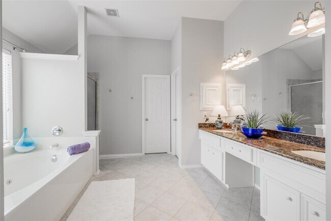 Building Photo - 12414 N Shadow Cove Dr