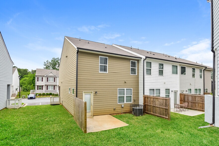 Building Photo - 2851 Saratoga Lake View