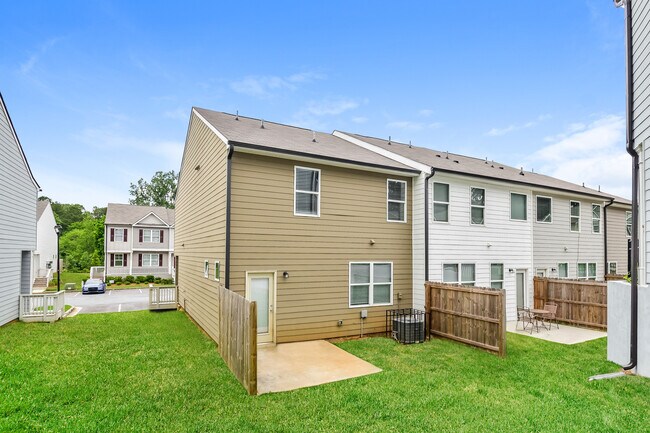 Building Photo - 2851 Saratoga Lake View