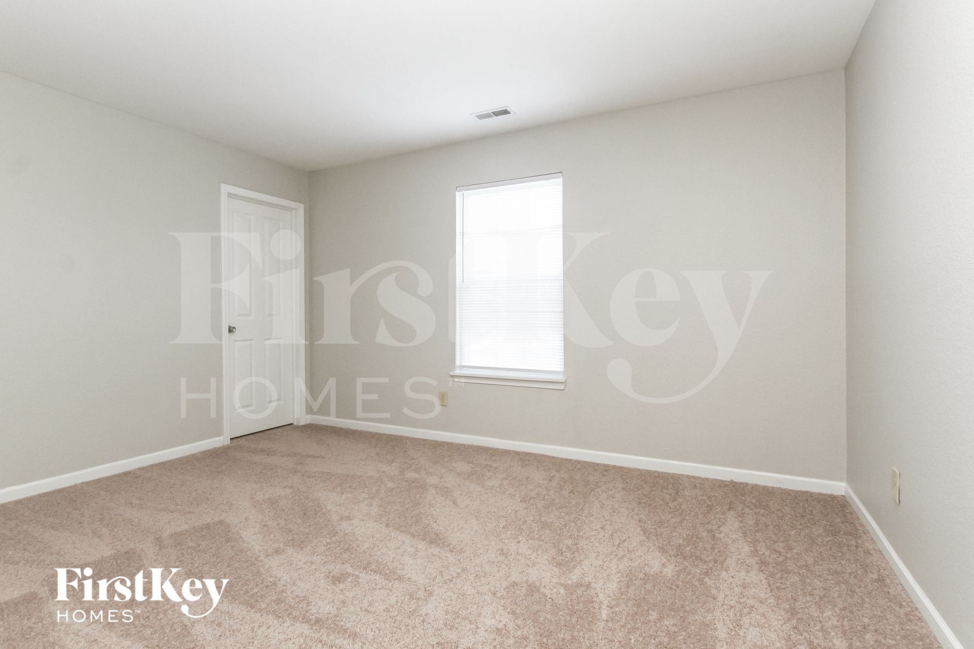 Building Photo - 860 Treyburn Green Dr