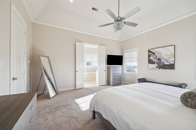 Building Photo - 9455 Fannin St