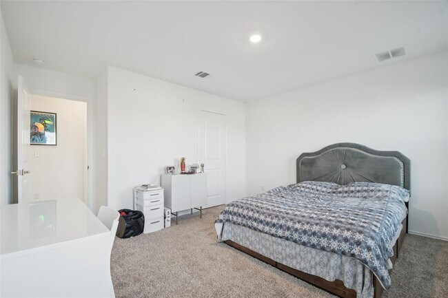 Building Photo - 857 Powell St