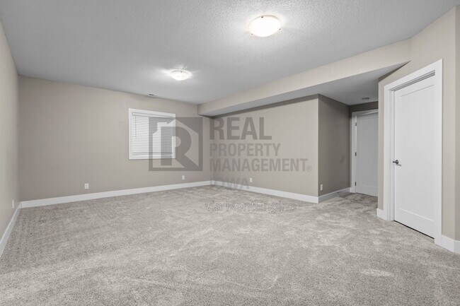 Building Photo - 16893 Madison Cir
