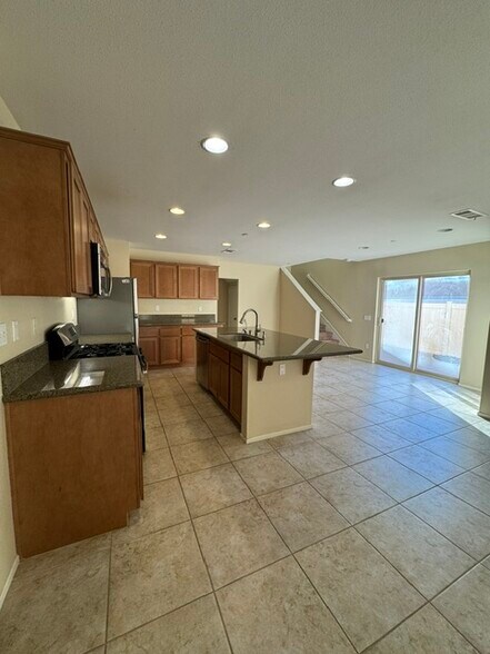 Building Photo - 1425 Silverberry Ln