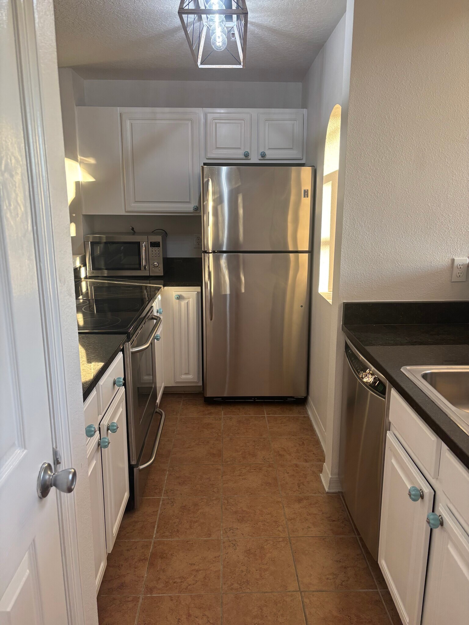 Building Photo - 501 Knights Run Ave