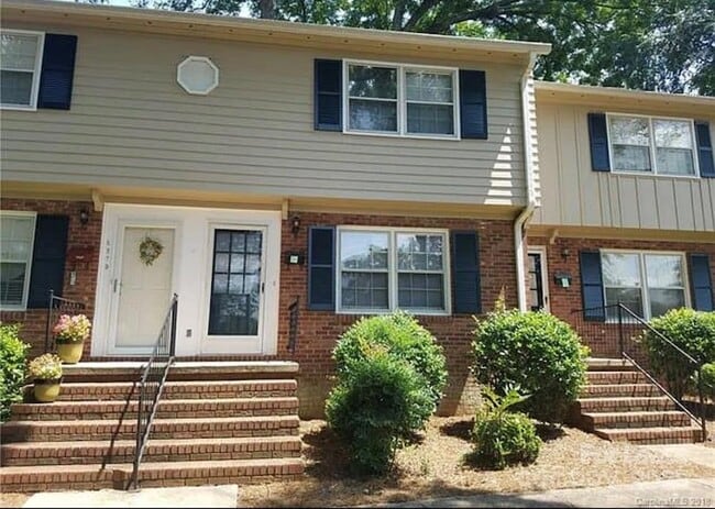 Primary Photo - 627 Cherry St