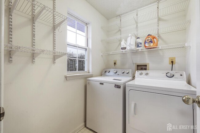 Building Photo - 117 N Barrow Pl