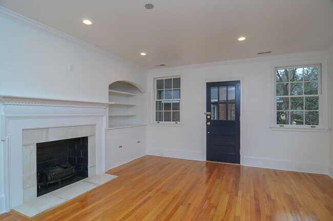 Building Photo - Beautiful 3 bedroom/2 bath house in highly desirable Shandon location! Available June 2026!