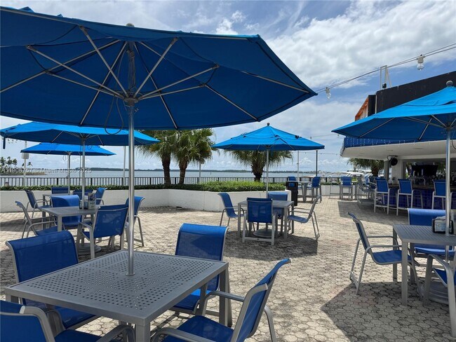 Building Photo - 825 Brickell Bay Dr