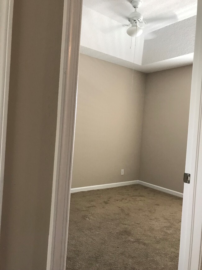 Building Photo - 1651 Hawthorne Plz