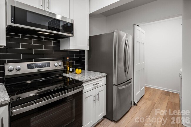 Building Photo - 10943 Carmel Crossing Rd