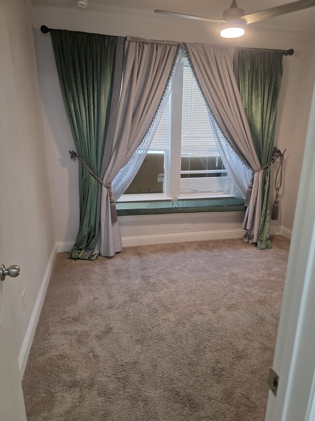 Building Photo - 5600 Snowberry Dr