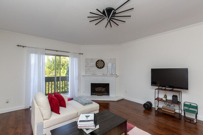 Building Photo - 3 Bedroom Townhome in the Gated College Park Community of San Diego