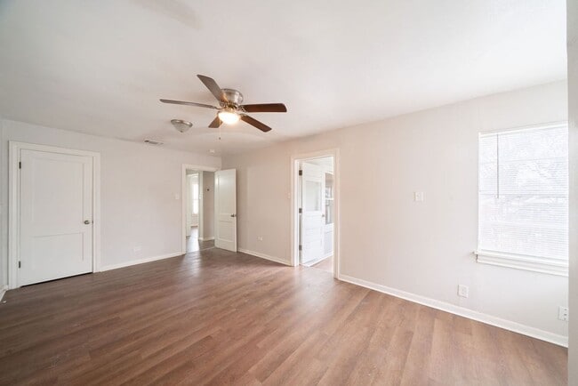 Building Photo - Updated 3-Bedroom Home with Detached Garage & Fenced Yard