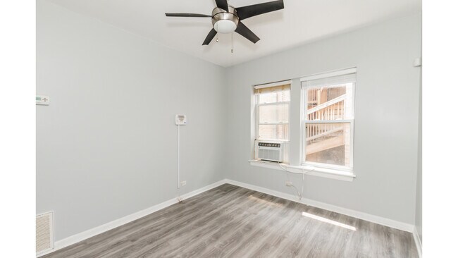 Building Photo - 2408 N Kilbourn Ave