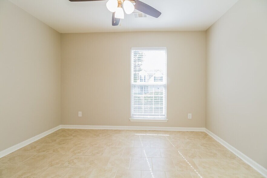 Building Photo - 1700 Kendall Cove Ln