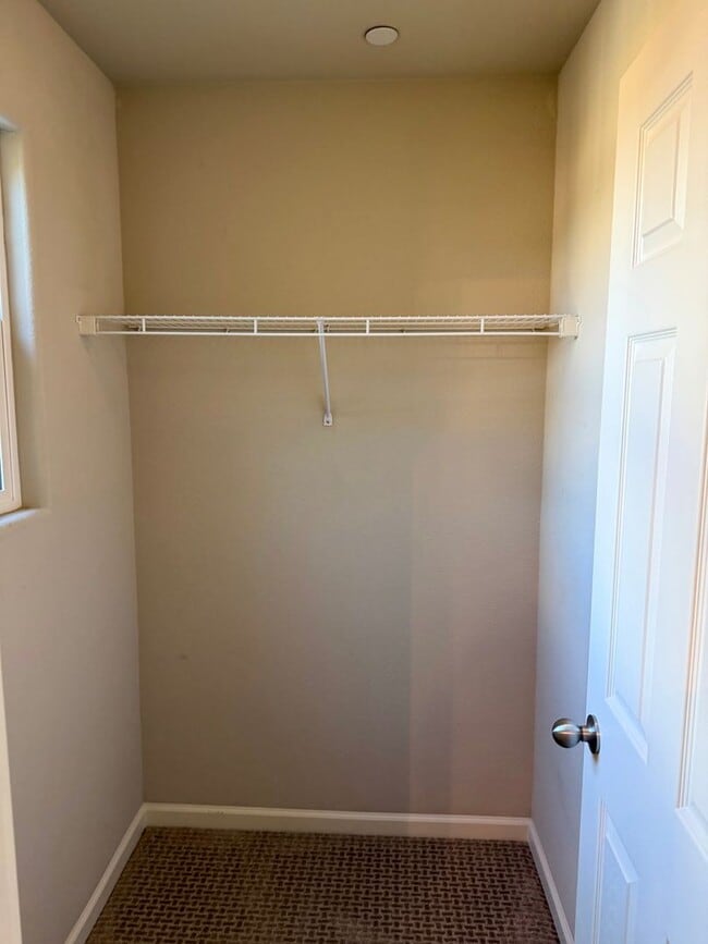 Building Photo - Beautifully Updated 3 Bedroom, 2.5 Bath Home In Clovis