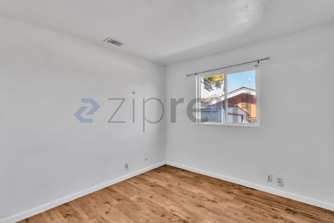 Building Photo - Unit