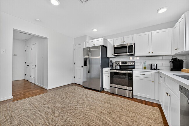 Building Photo - 2212 Rosewood St