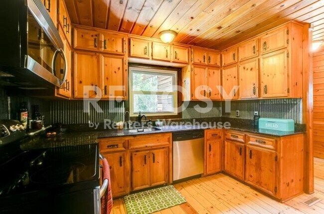 Building Photo - 3BD/2.5BA Home in Elk River Available Now!