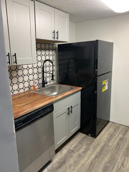 Building Photo - 100 Lewis Dr