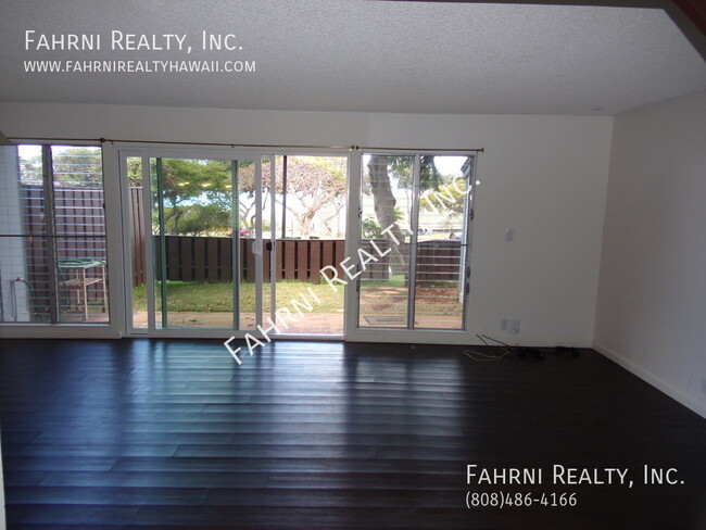 Building Photo - PALEHUA GARDENS - Upgraded 3 Bedroom Townhome