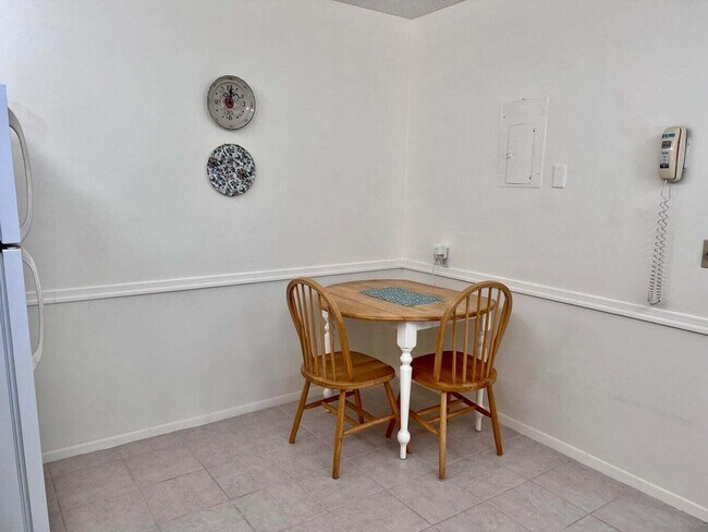 Building Photo - 135 Amherst Ln