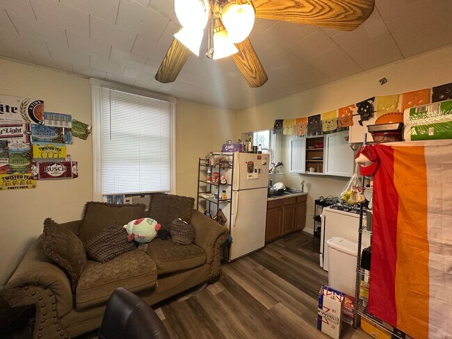 Building Photo - 349 W McMillan St