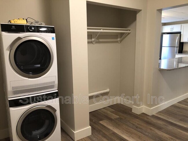 Building Photo - 12 Creston St