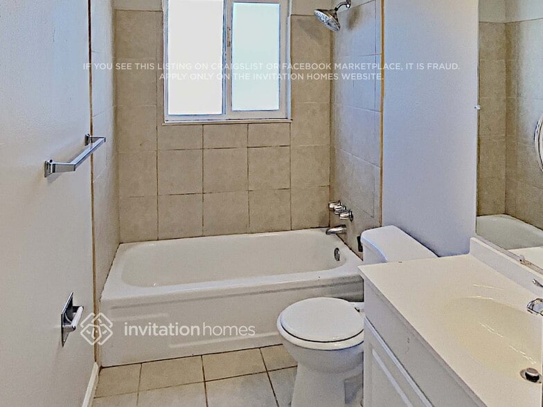 Building Photo - 1621 S Rifle St