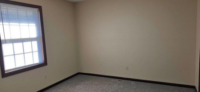 Building Photo - 2000 Square feet Duplex Southeast! $1195 Yard Care INCLUDED!