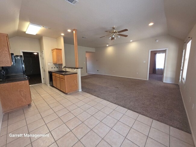 Building Photo - 2/2 Brick Townhome with Garage
