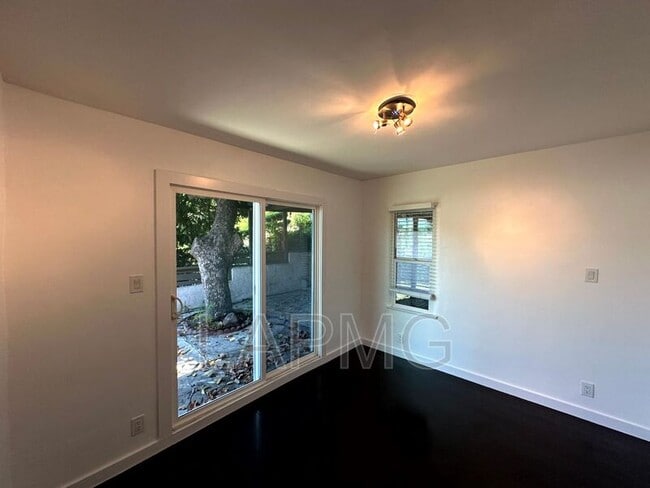 Building Photo - 5036 Ladd Ave