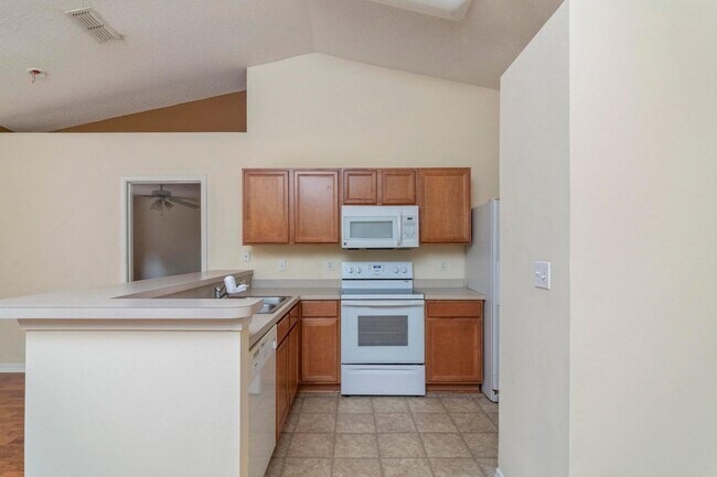 Building Photo - 168 Cabana Way