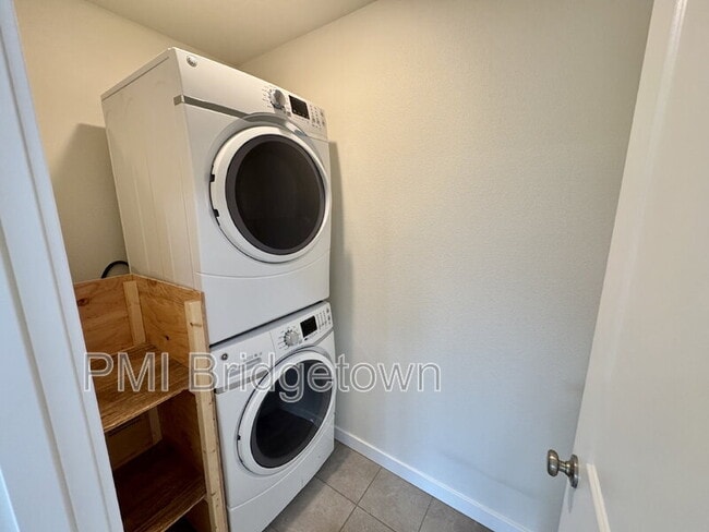 Building Photo - 8804 N Edison St