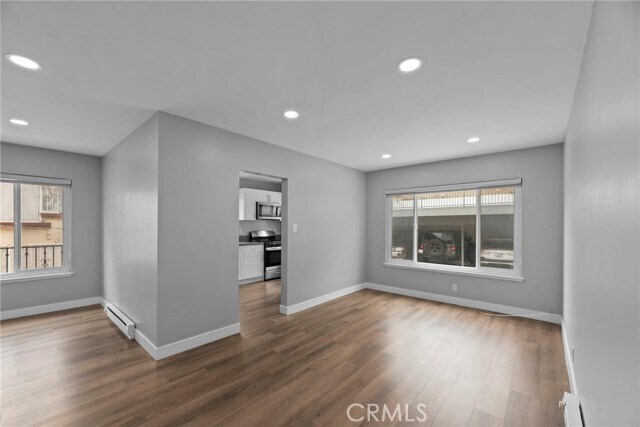 Building Photo - 2027 Vista Del Mar Ave