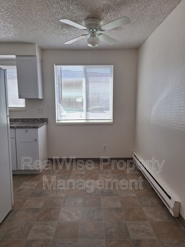 Building Photo - 302 Edwards St