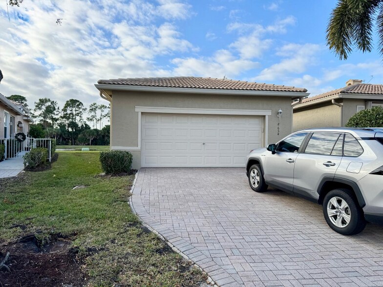 Building Photo - 8654 Lineyard Cay