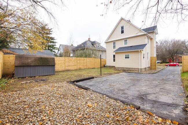 Building Photo - 713 Crosby St