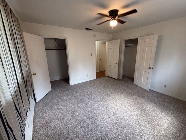 Building Photo - 2 bedroom/1 bath available for IMMEDIATE M...