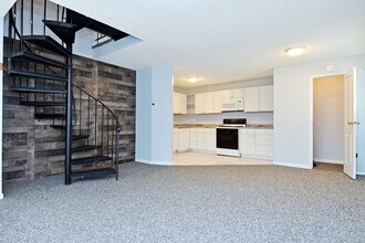 Building Photo - Spacious 2 Bed/1 Bath Condo in Brooklyn Park - Available NOW!