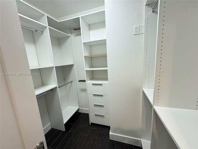 Building Photo - 10550 NW 65th Ln