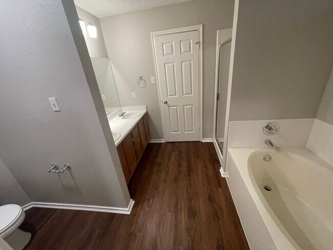 Building Photo - 3625 Cheyenne St